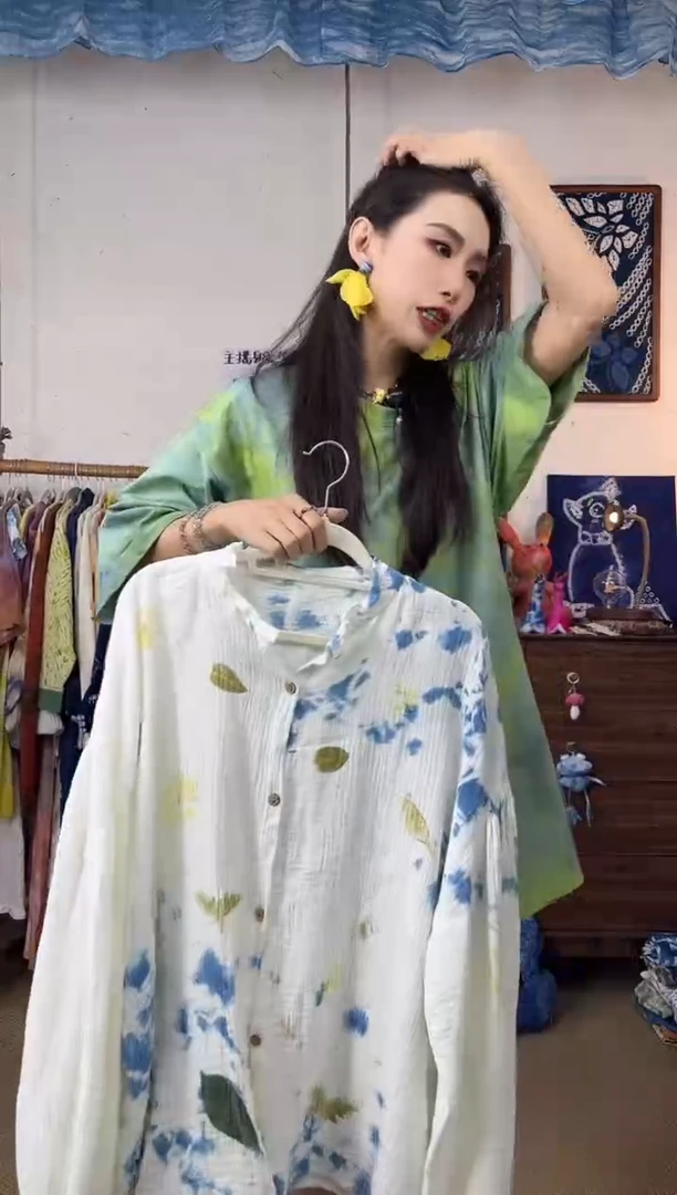 脾****王晴空落叶木耳领上衣