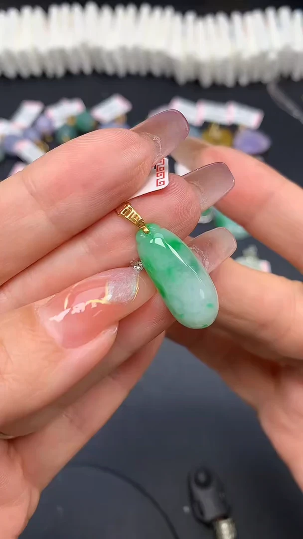 翡翠18K金镶嵌吊坠(不含链)MS188552