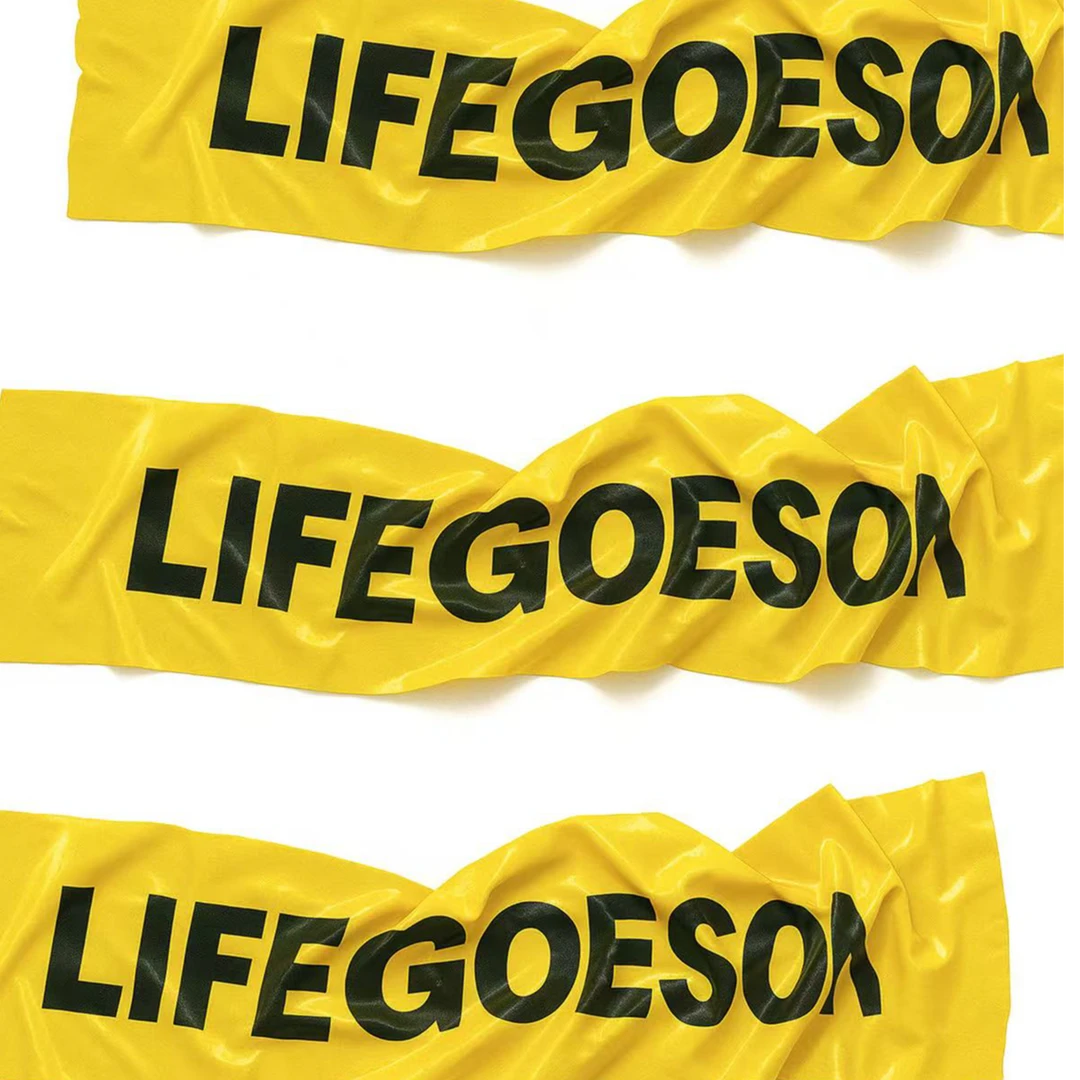 LIFEGOESON ”胶带粘住lucky“ 短袖T恤