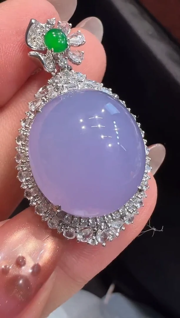 颈饰18K金镶嵌翡翠吊坠