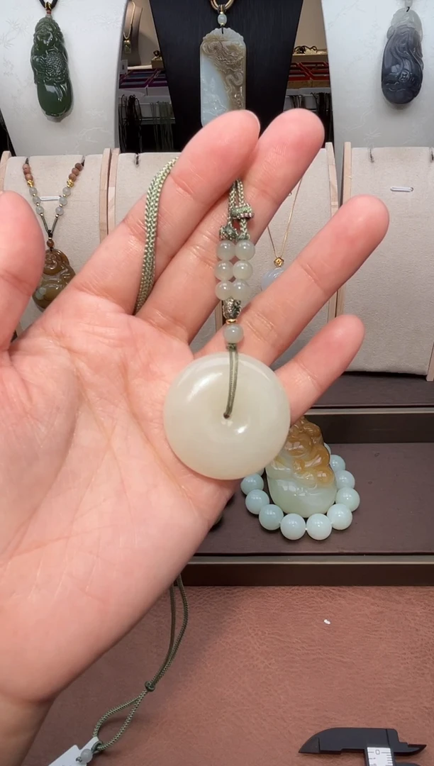 颈饰未镶嵌和田玉苏