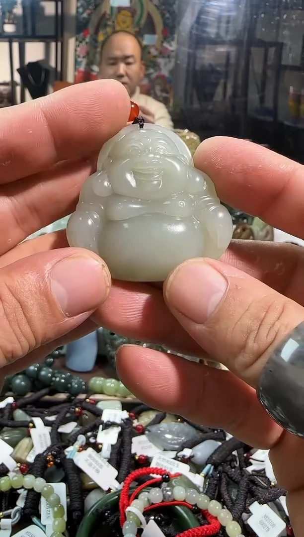 颈饰未镶嵌和田玉佛公