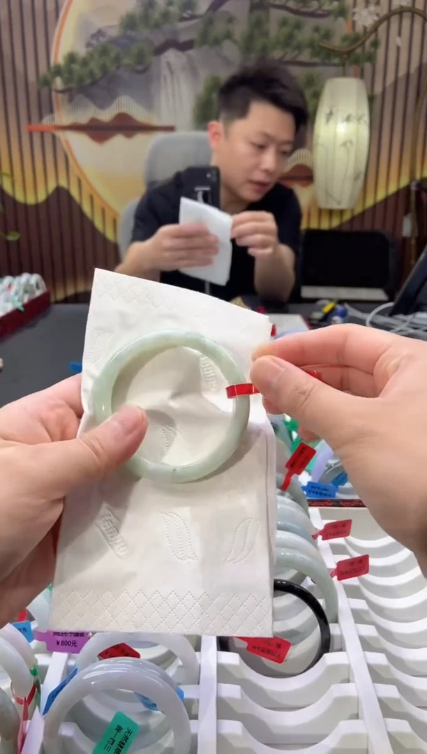 翡翠手镯未镶嵌多人02747