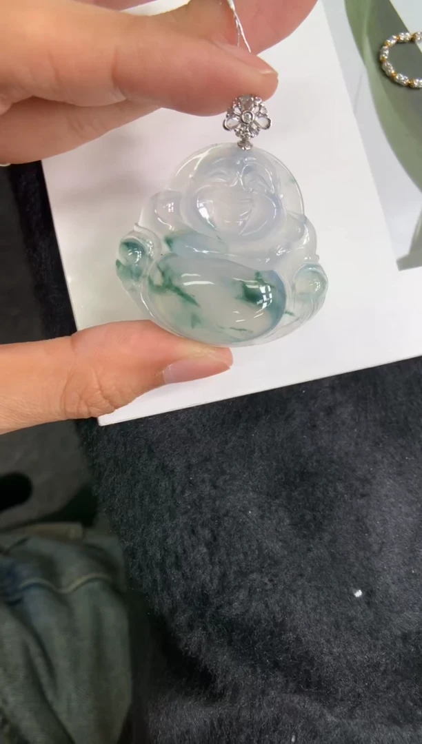 颈饰18K金镶嵌翡翠佛公