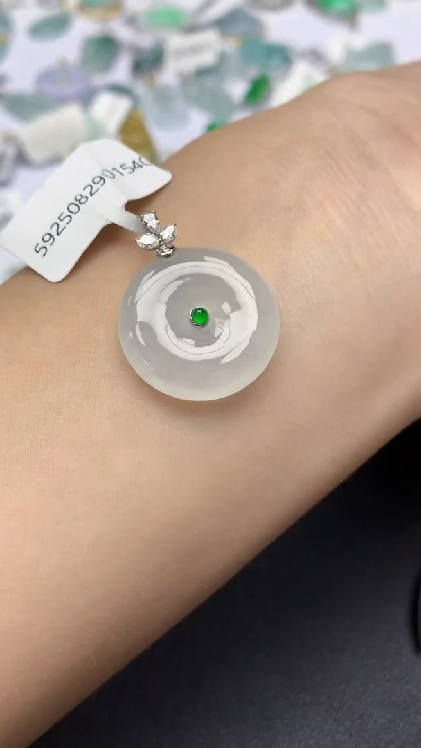 颈饰18K金镶嵌翡翠天然缅甸a货翡翠百元以上9元证书费自理1