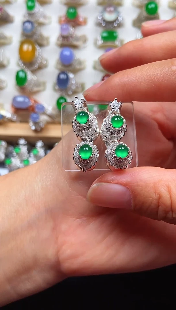 未镶嵌翡翠耳饰翡翠