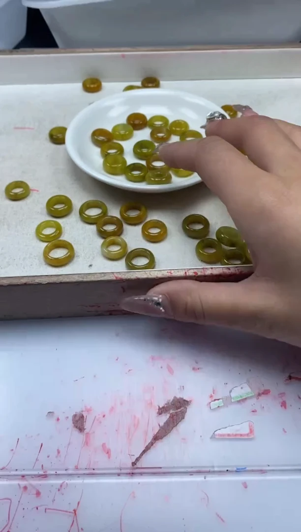 【闪购商品】翡翠颈饰未镶嵌x1071翡翠黄翡小跑环*1个