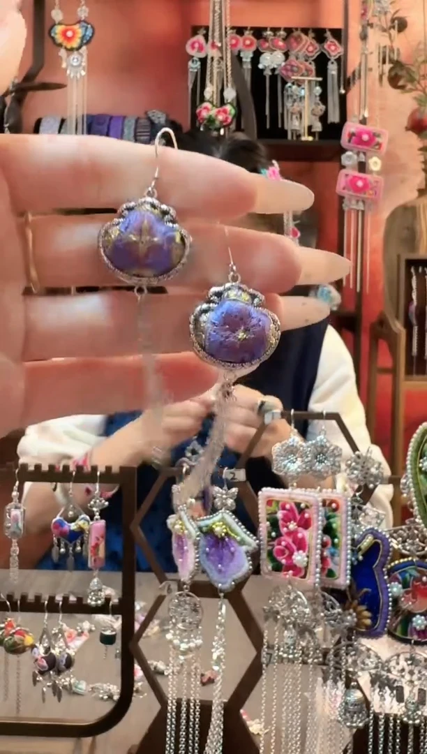 织绣云织谣民族风精美饰品   24