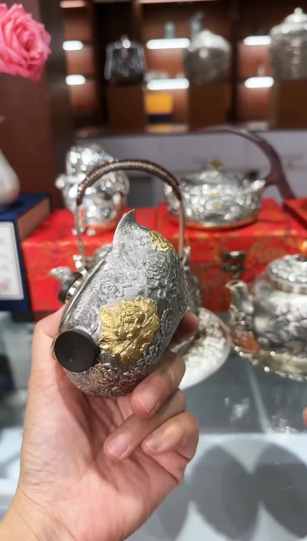娟*姐足银999精工手工百花鏨刻宝瓶手抓壶加五福杯子三个