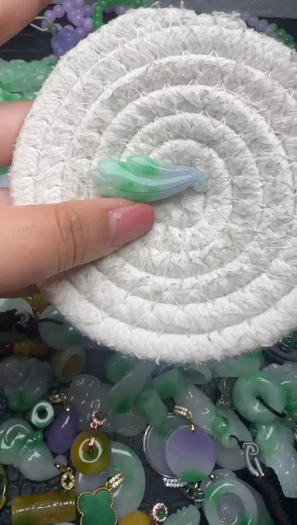 颈饰未镶嵌翡翠缅甸翡翠吊坠