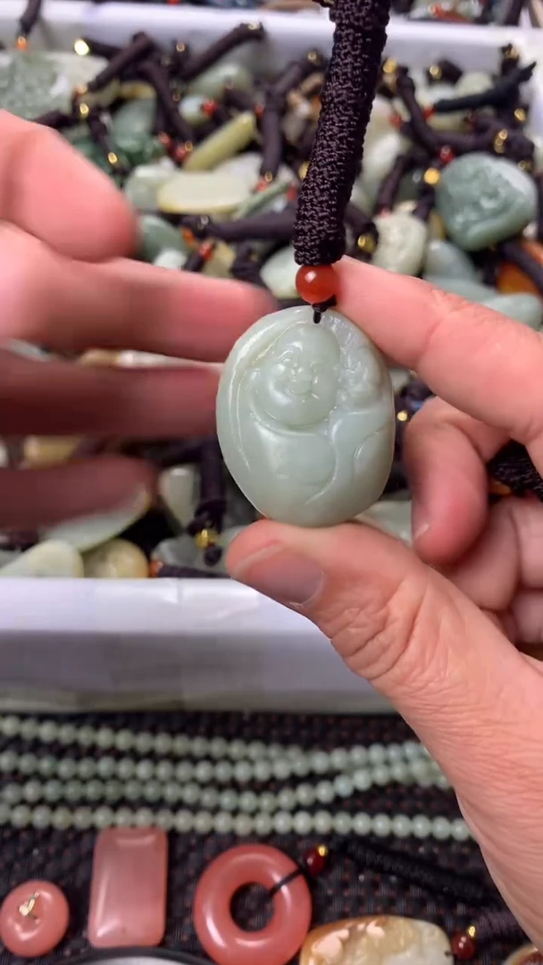 【闪购商品】和田玉颈饰未镶嵌多样性发货没有证书，拍一发一.有瑕