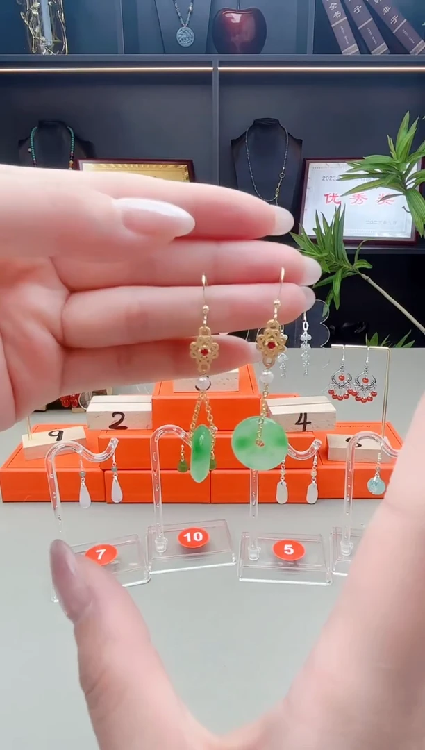 未镶嵌石英质玉（非洲翠）耳钉306