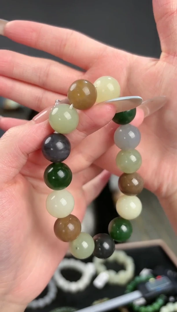 手串未镶嵌和田玉董小姐推荐 多样性发货 拍一发一