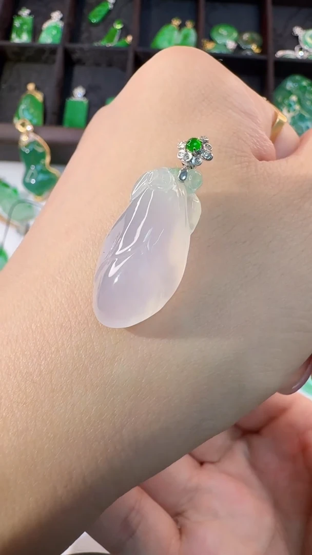 颈饰18K金镶嵌翡翠缅甸A货翡翠