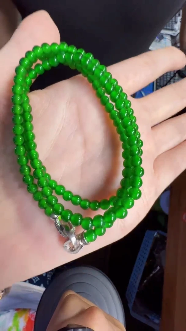 未镶嵌定制翡翠翡翠A货有轻微色差属于正常现象，珠链多样性发货1