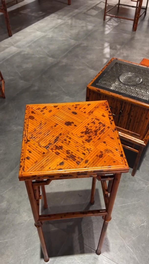 竹万*然湘妃竹花几听琴图