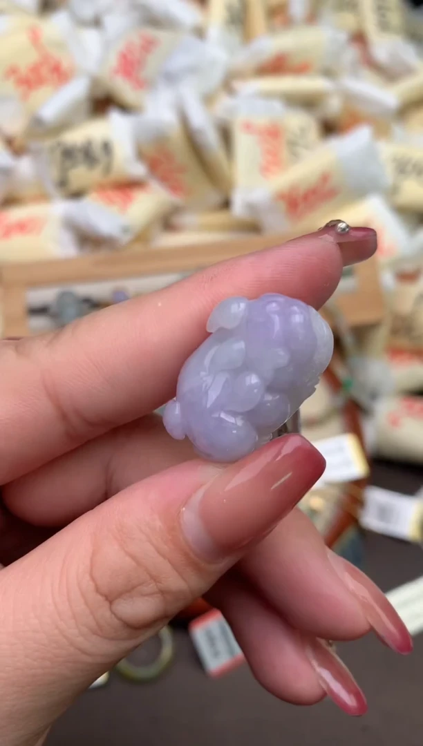 翡翠挂件未镶嵌 —