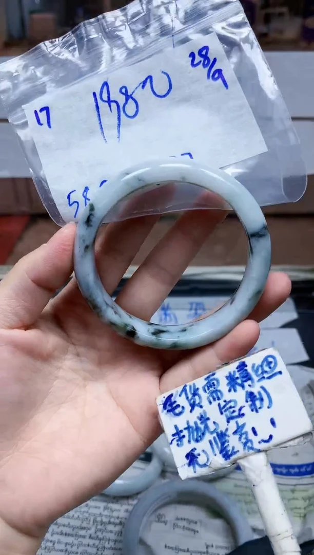 未镶嵌定制翡翠17毛货需精细抛光手镯拍一发一