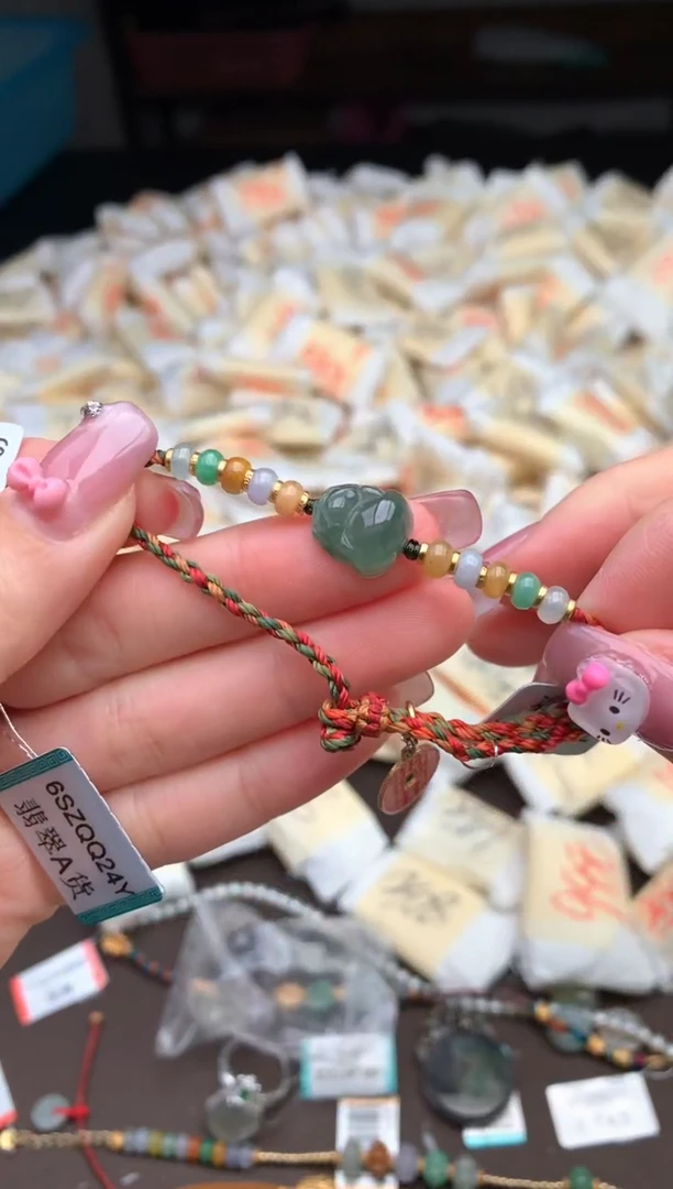 【闪购商品】翡翠挂件未镶嵌 —