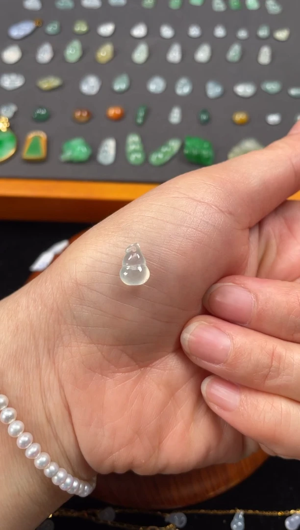 吊坠(不含链)18K金镶嵌翡翠一个JK310