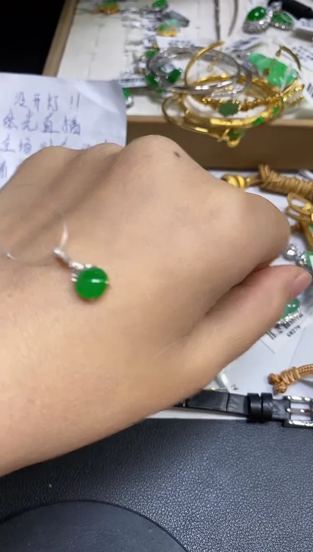 颈饰18K金镶嵌翡翠@**@颈饰 18K金镶嵌