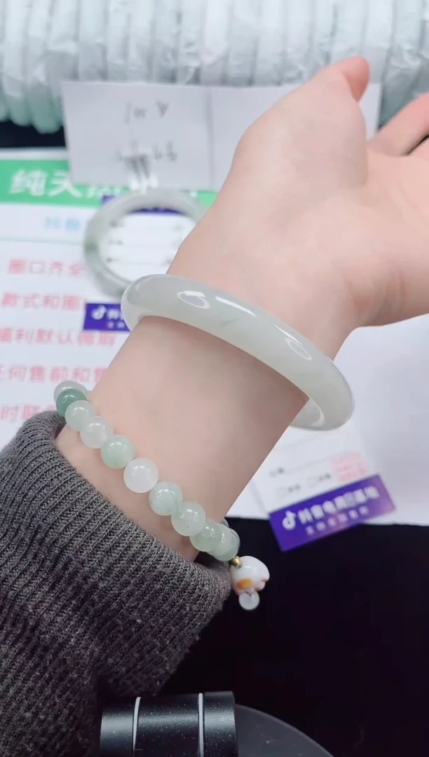 未镶嵌手镯石英质玉134-59/60