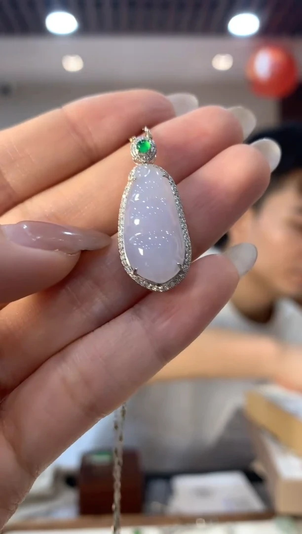 吊坠(不含链)18K金镶嵌翡翠豆子