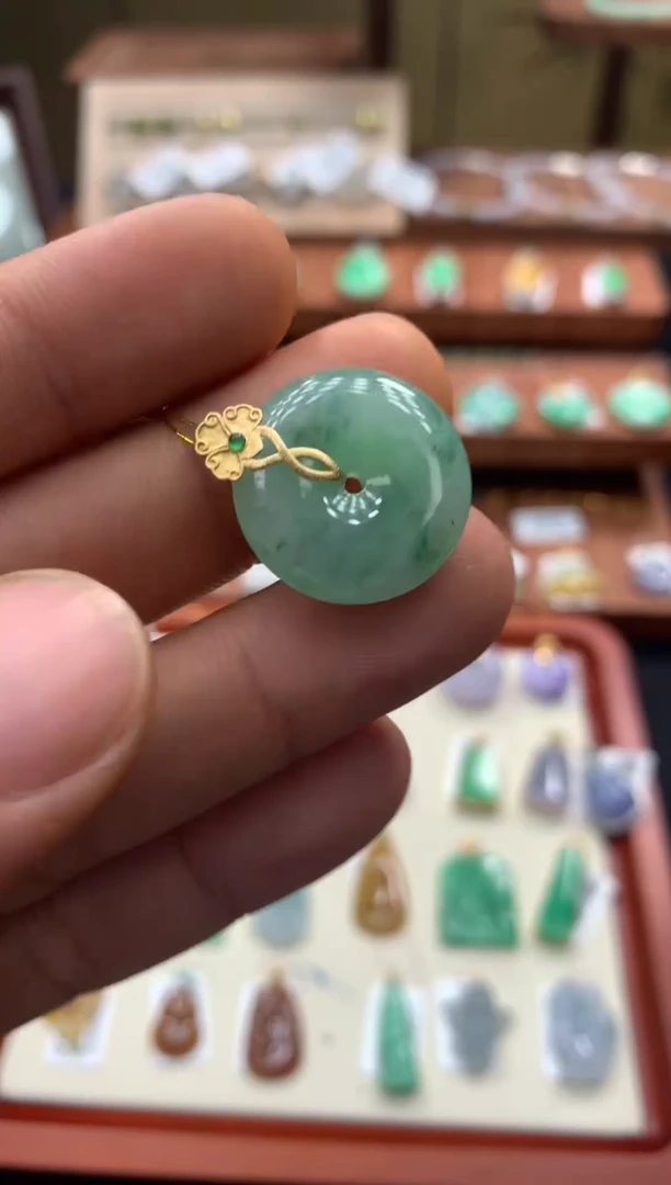 吊坠(不含链)18K金镶嵌翡翠平安扣