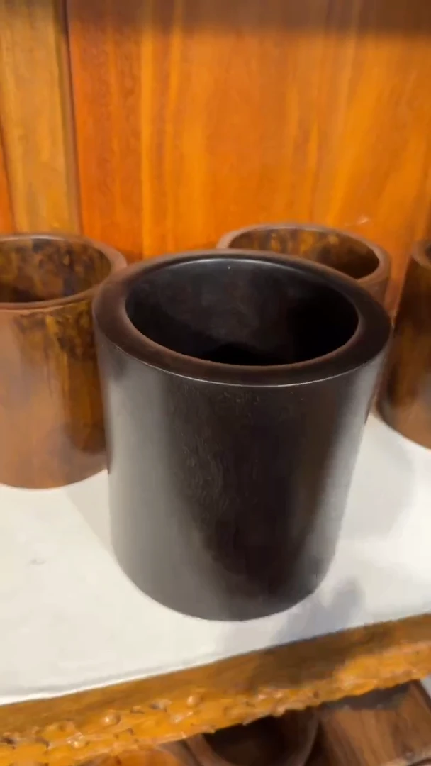 木木头款小叶紫檀素笔筒680