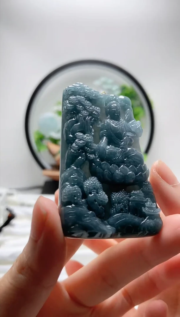 翡翠未镶嵌颈饰大势至