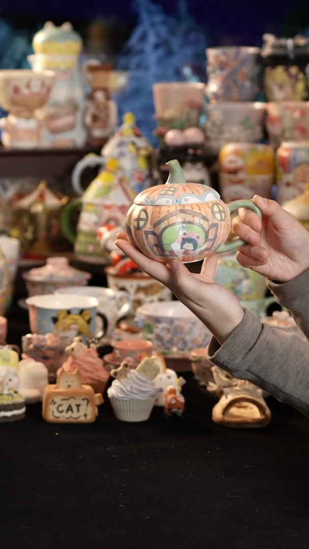 摆件陶景德镇釉下彩手绘设计师款陶瓷