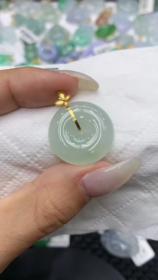 颈饰18K金镶嵌翡翠111111111111