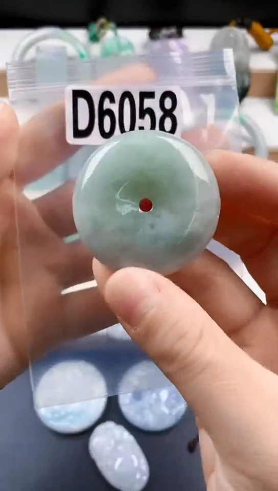 颈饰未镶嵌翡翠天然翡翠吊坠挂件