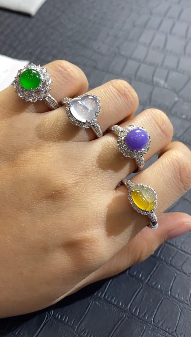 颈饰18K金镶嵌翡翠收到货48小时鉴赏期新年配饰（超时不退不换）