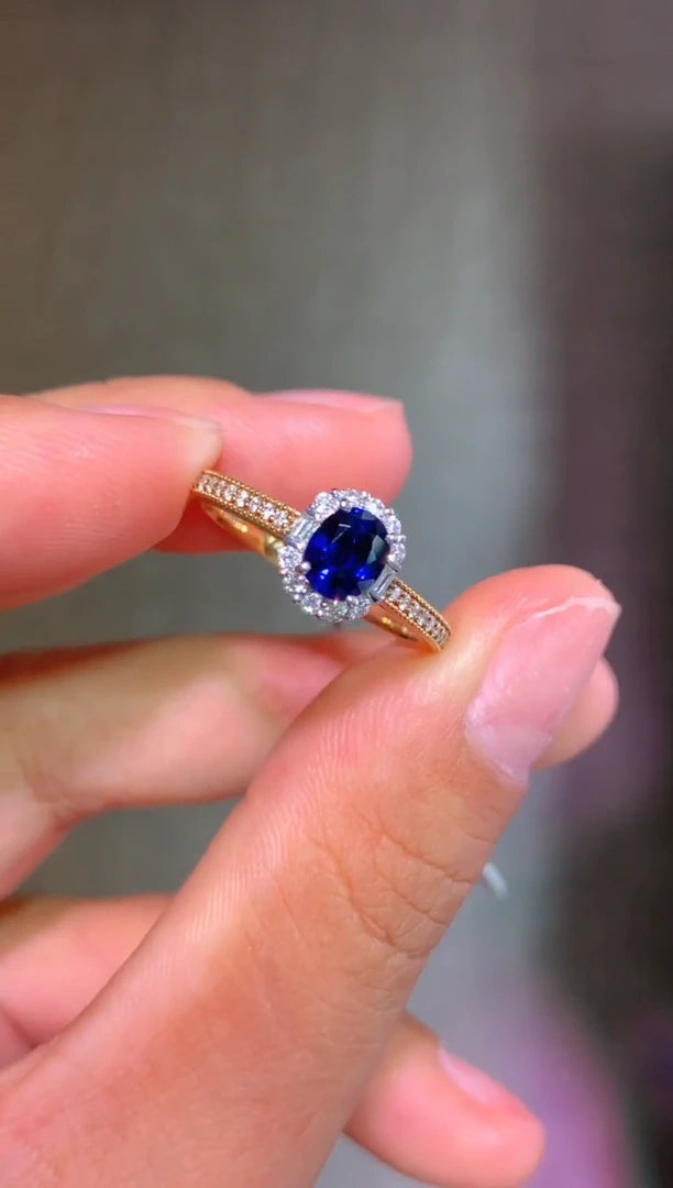 戒指蓝宝石18K金镶嵌0.75CT