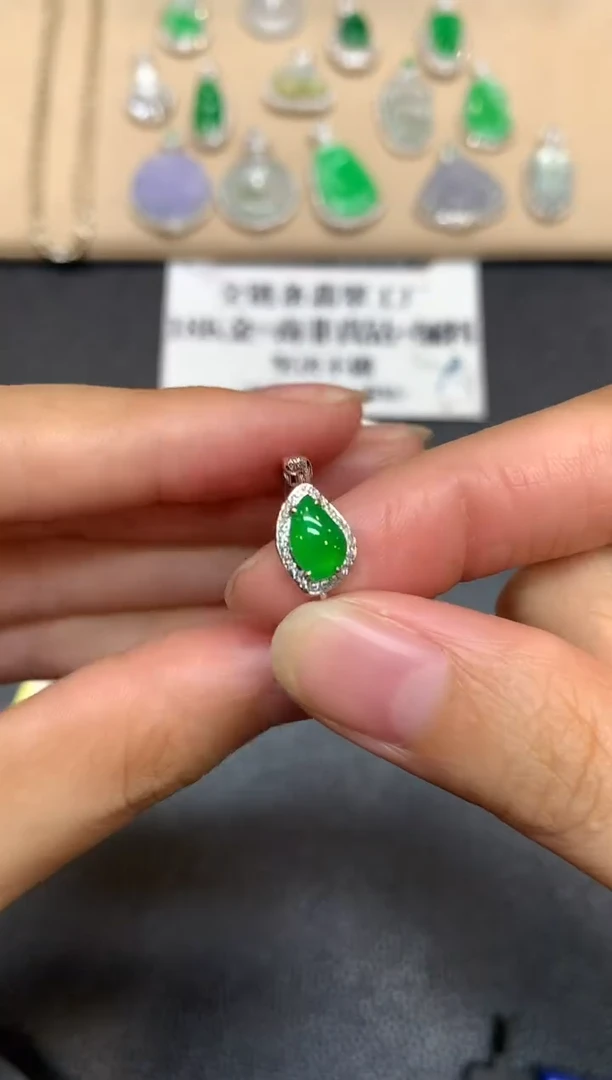 18K金镶嵌戒指翡翠随形【无服务费