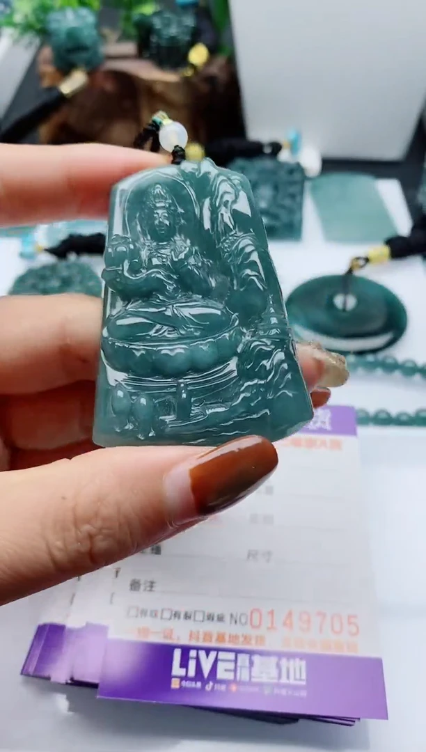 颈饰未镶嵌翡翠