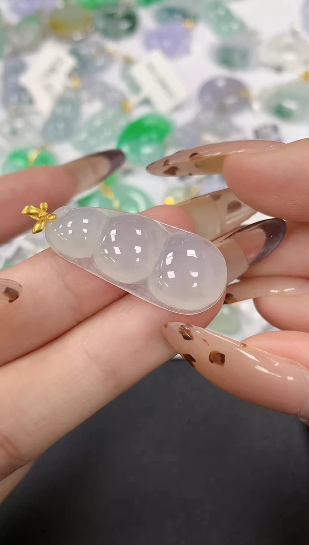 颈饰18K金镶嵌翡翠a货假一赔三支持复检百元上9元证书费自理