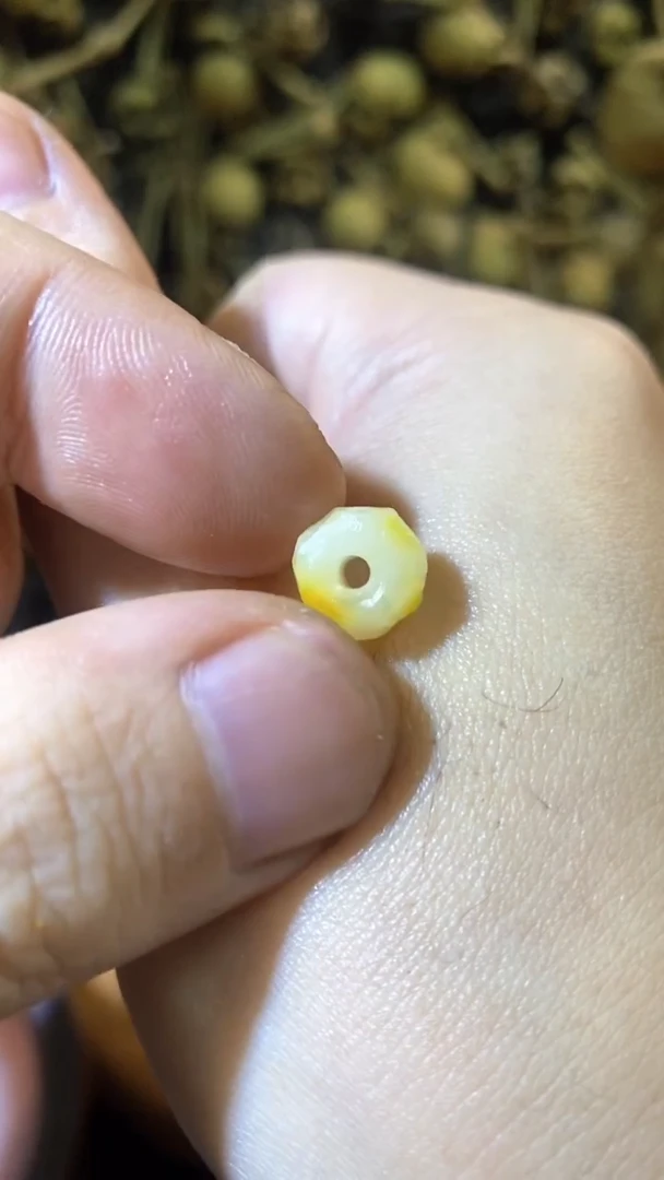 【闪购商品】琥珀颈饰未镶嵌73蜜蜡无相隔珠卡子