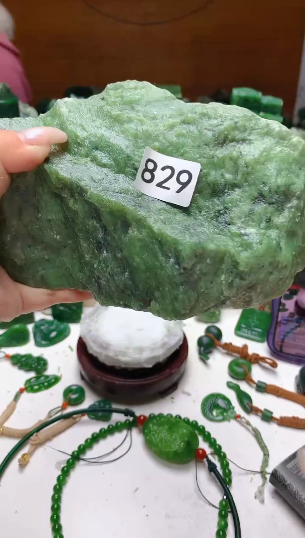 未镶嵌和田玉（碧玉）珠宝半成品1