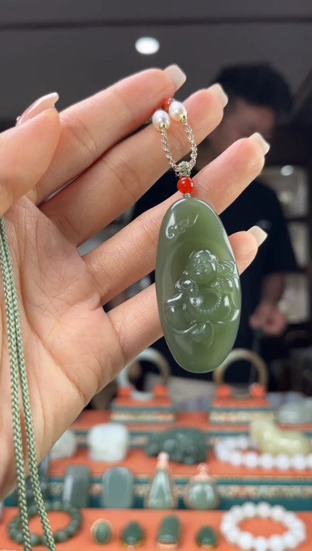 和田玉未镶嵌颈饰佩佩