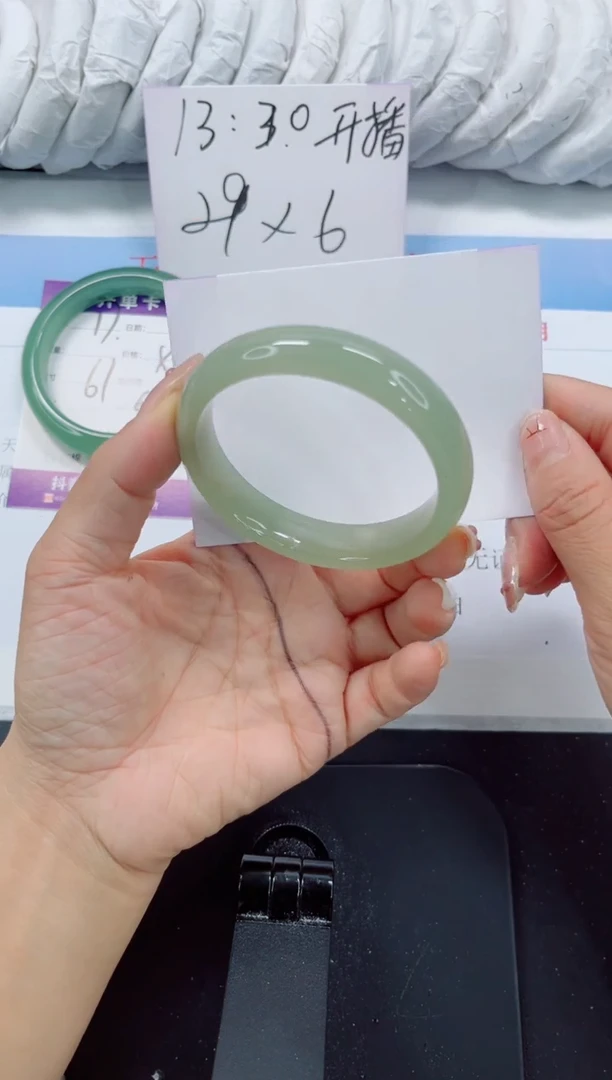 未镶嵌手镯石英质玉18-56.2