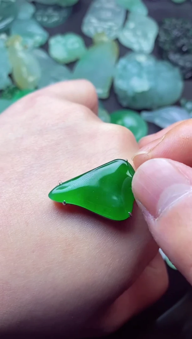 未镶嵌定制翡翠?***识阿赖耶识