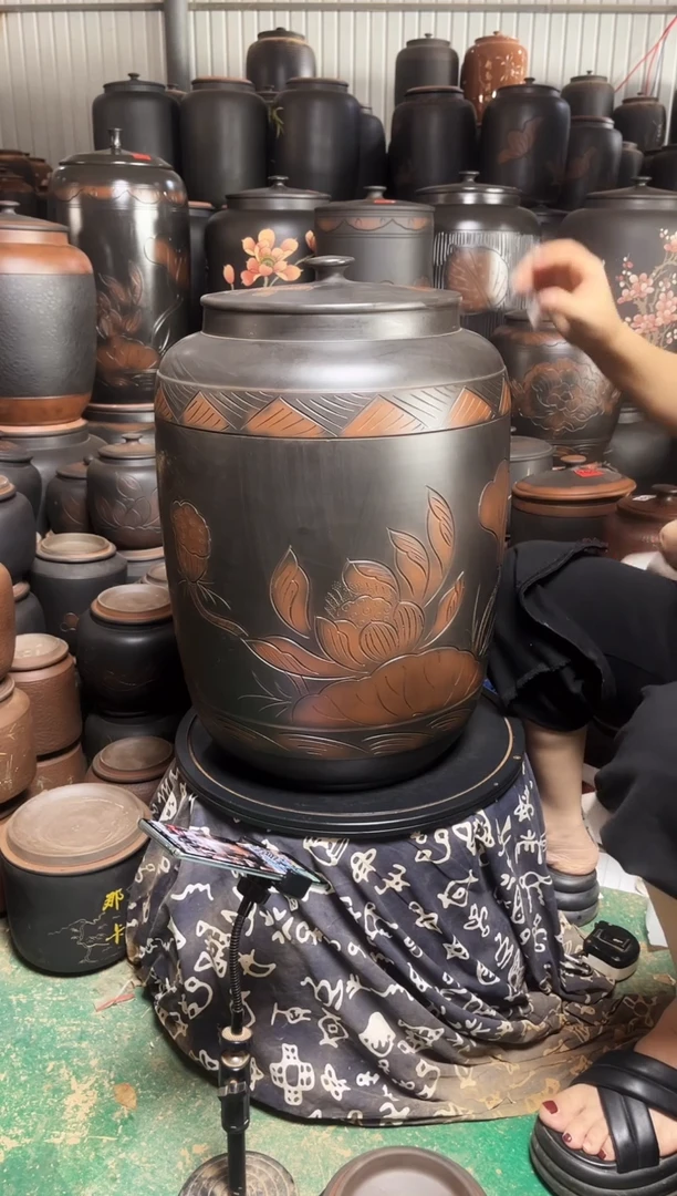 罐迎*完品茶缸高51cm 荷花  385