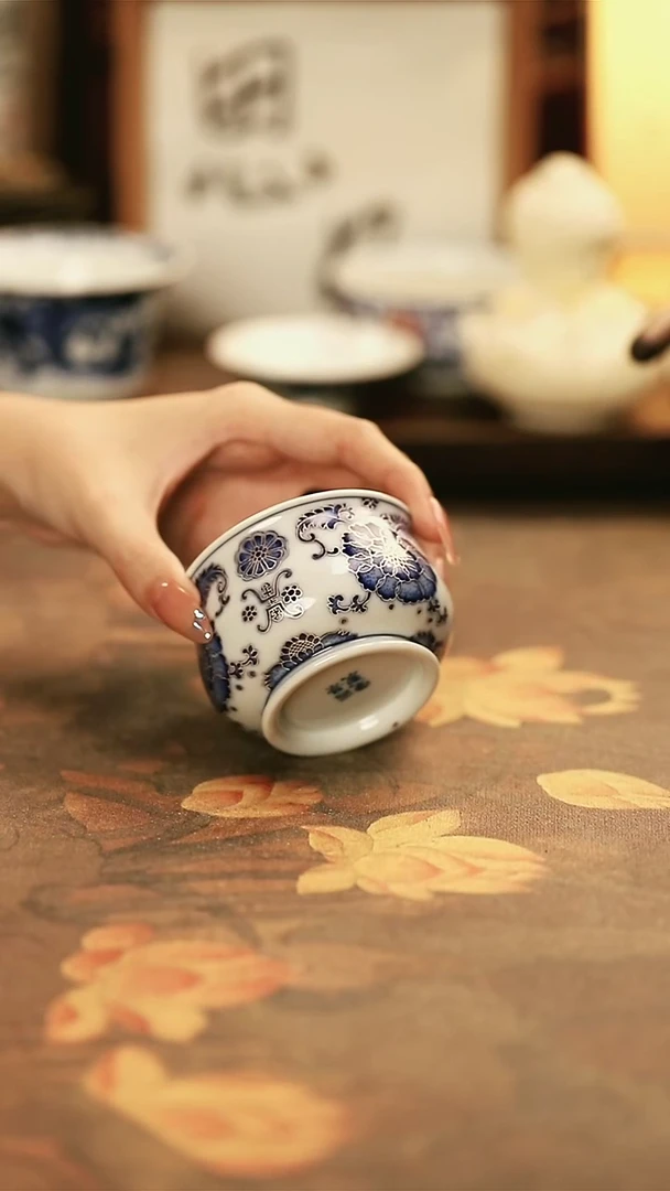 陶瓷青花描银花卉炉式杯/51