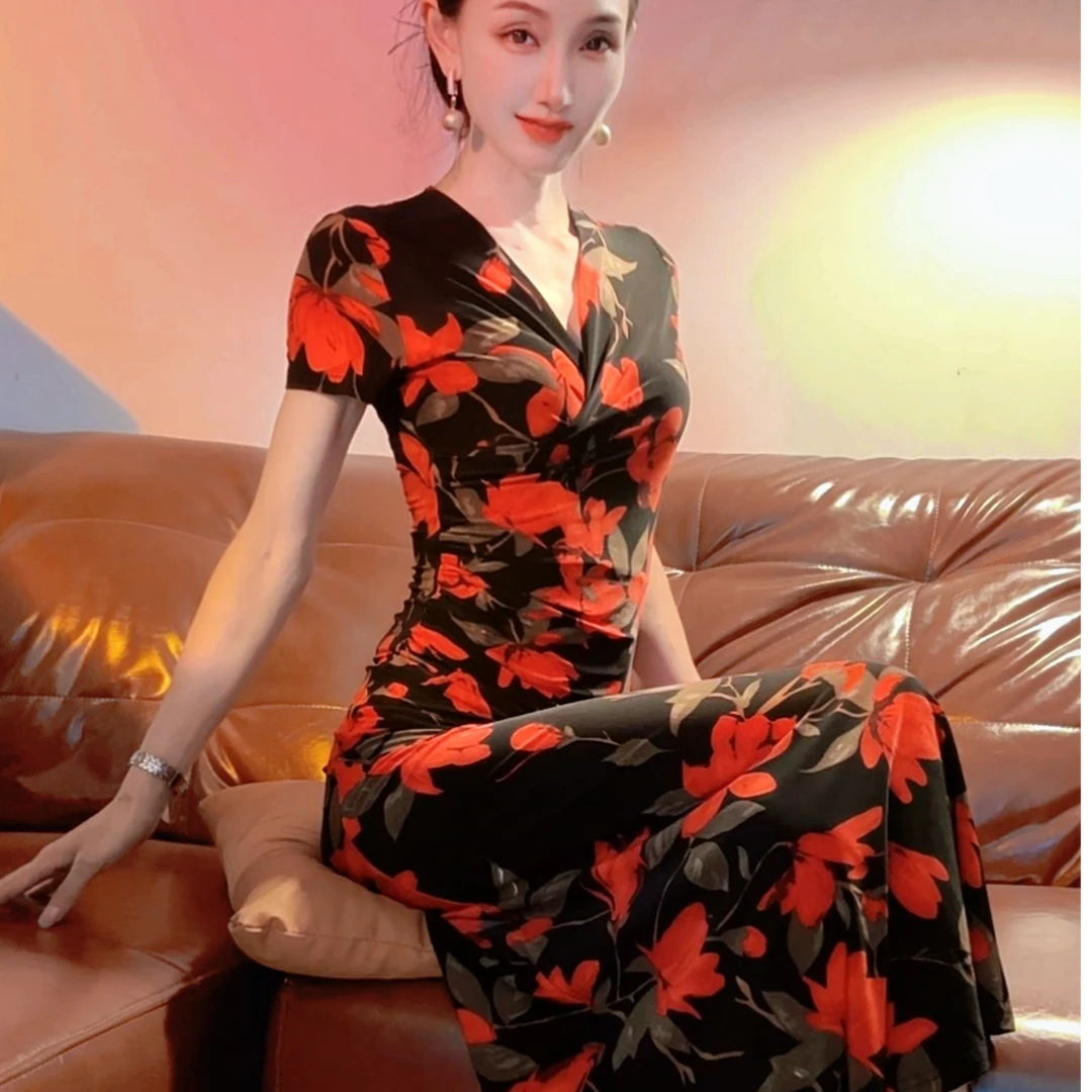 朝花夕拾明艳女主修身鱼尾长款连衣裙