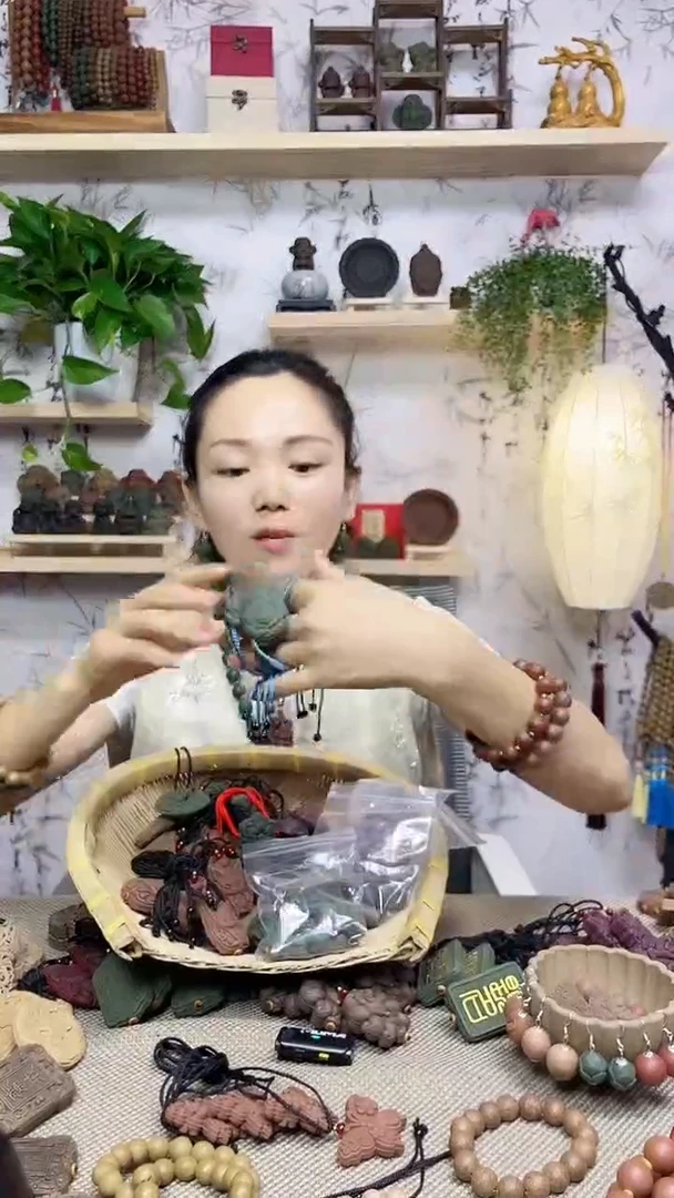 泥塑青龙醒心小花朵手串