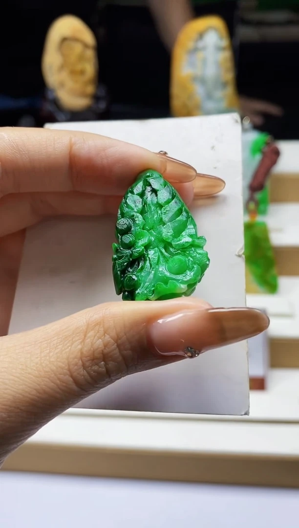 颈饰未镶嵌翡翠翡翠A货