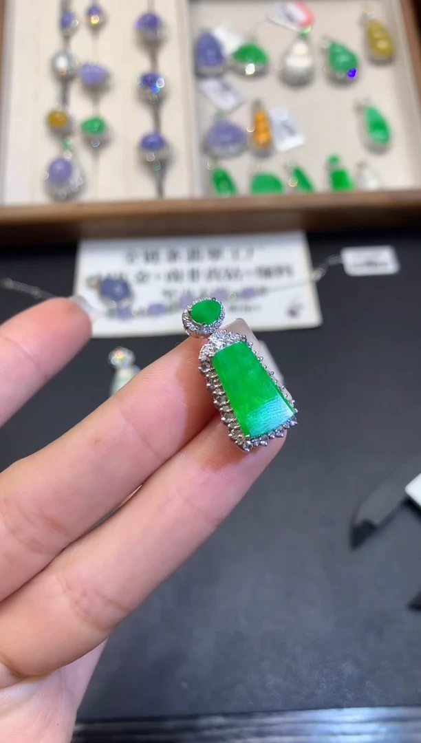 翡翠18K金镶嵌吊坠(不含链)SF多样性发其一