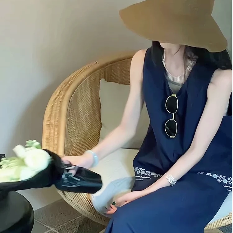 058 祺欣家 复古简约风高级感小众设计花纹宽松V领显瘦针织背心